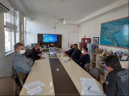 REUNIÃO NO GABINETE DA PREFEITURA MUNICIPAL PAUTOU A SITUAÇÃO FINANCEIRA DA SANTA CASA DE MISERICÓRDIA