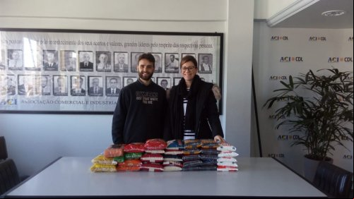 ACI/CDL PROMOVEU ENTREGA DE ALIMENTOS ARRECADADOS