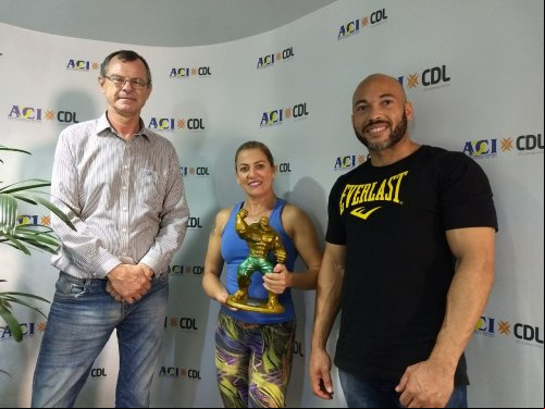 ACI CDL DE SÃO LOURENÇO DO SUL RECEBE CAMPEÃ DE POWER LIFTING NA SEDE DA ENTIDADE