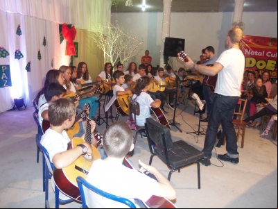 ORQUESTRA DE CORDAS ACI FAZ SUCESSO EM MAIS UMA APRESENTAÇÃO   