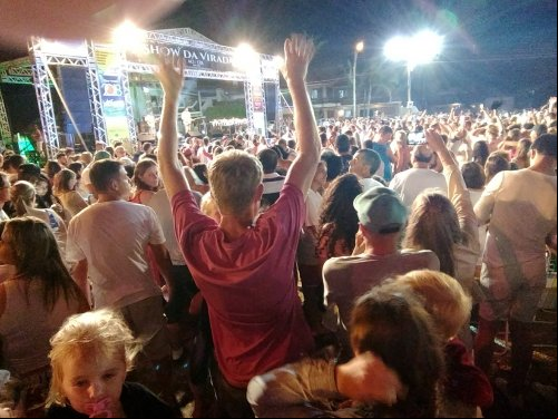ACI CDL DE SÃO LOURENÇO DO SUL CONVIDA A TODOS PARA O ESPETÁCULO SHOW DA VIRADA QUE TERÁ SHOW PIROTÉCNICO E MUITA MUSICA NA ORLA DA LAGOA DOS PATOS