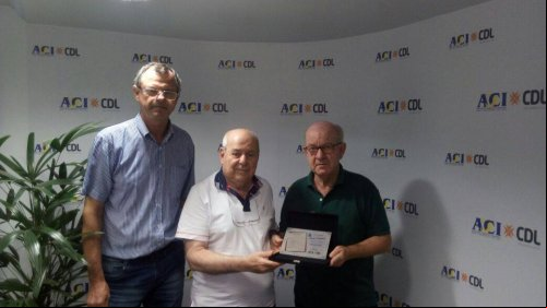 ACI CDL ENTREGA PLACA DE HOMENAGEM AO SR JORGE H. BAINY RECEBIDA NAS COMEMORAÇÕES DOS 78 ANOS DA ENTIDADE