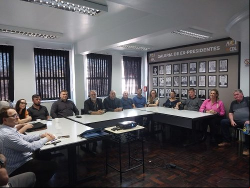 Em reunião nesta quinta (16/11), a ACI/CDL apresentou seu trabalho ao Deputado Estadual Gustavo Victorino (Republicanos)